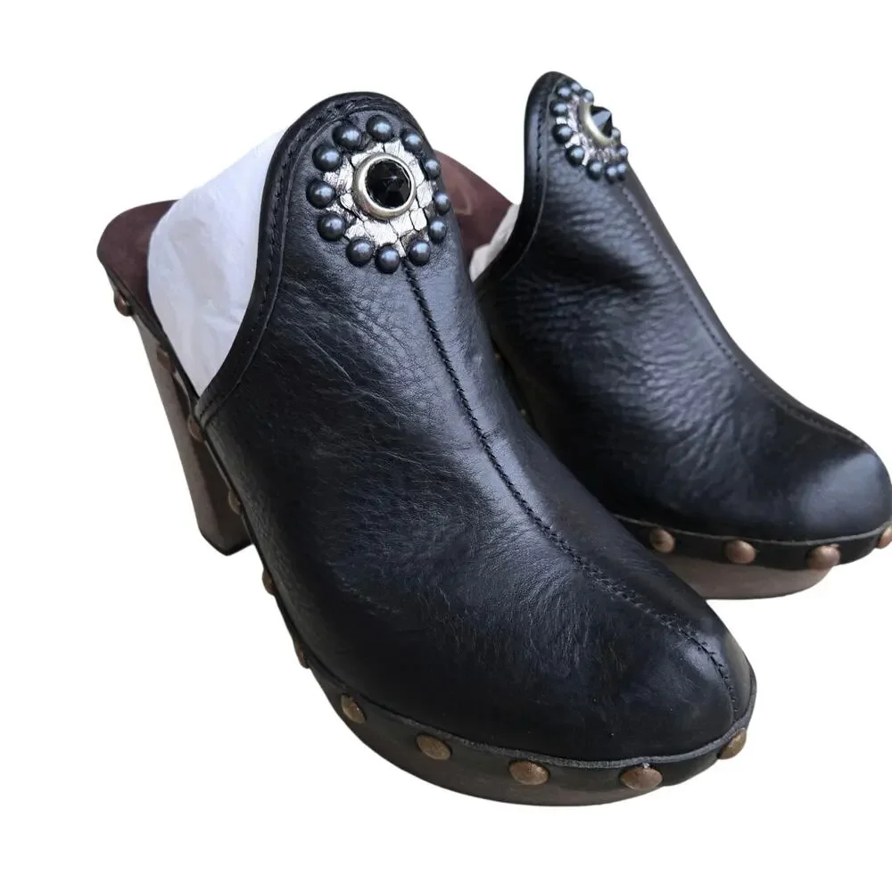 Hollywood Trading Company Womens EU Sz 39 Black Leather Heel Clogs Studded